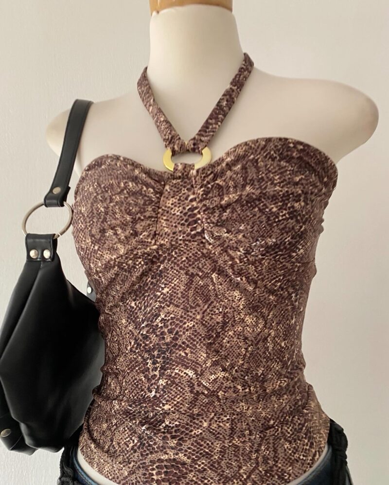 snake print top with gold hoop - Imagen 2
