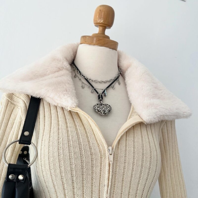 Beige cardigan with plush - Imagen 3