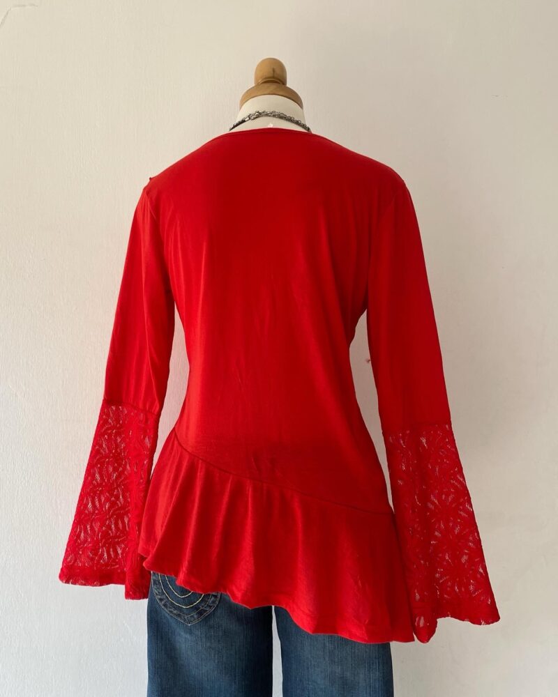 Red blouse with bell sleeves - Imagen 4