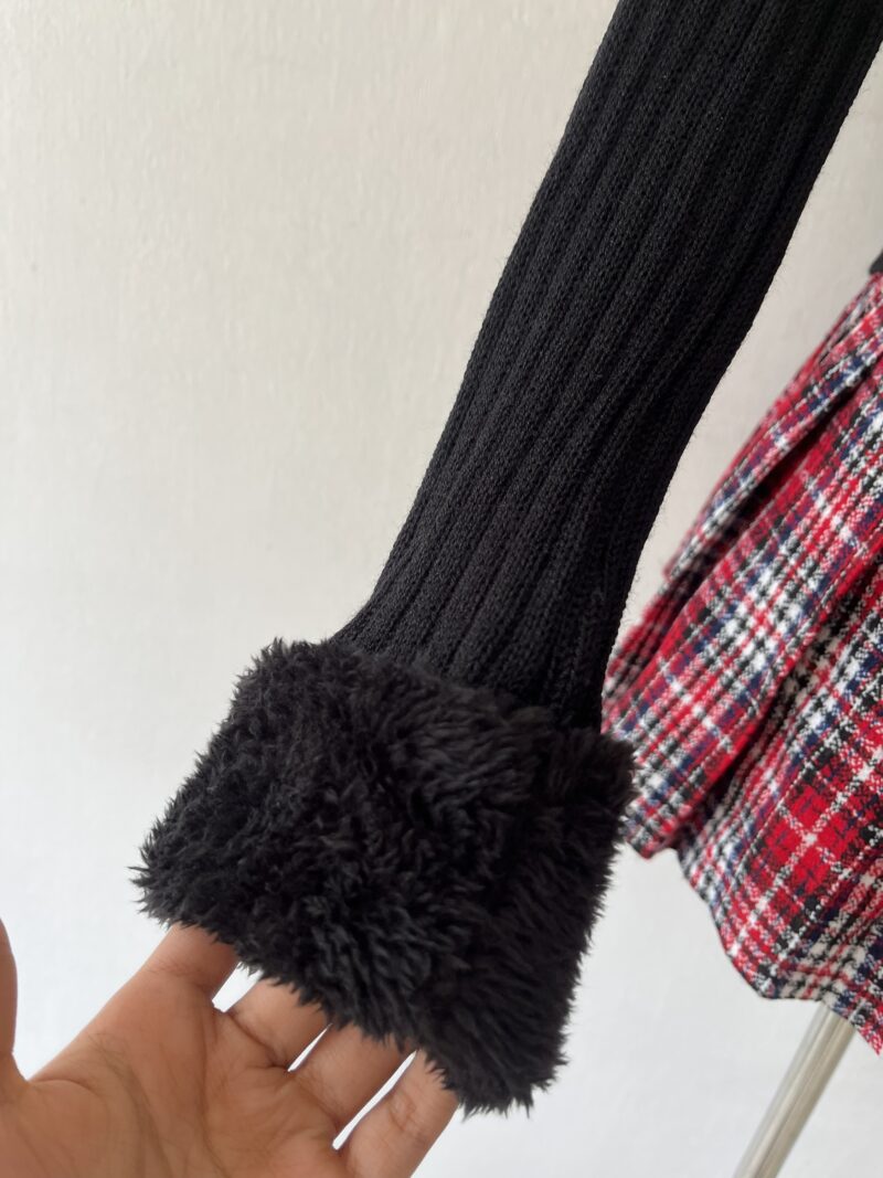 Black cardigan with plush - Imagen 3