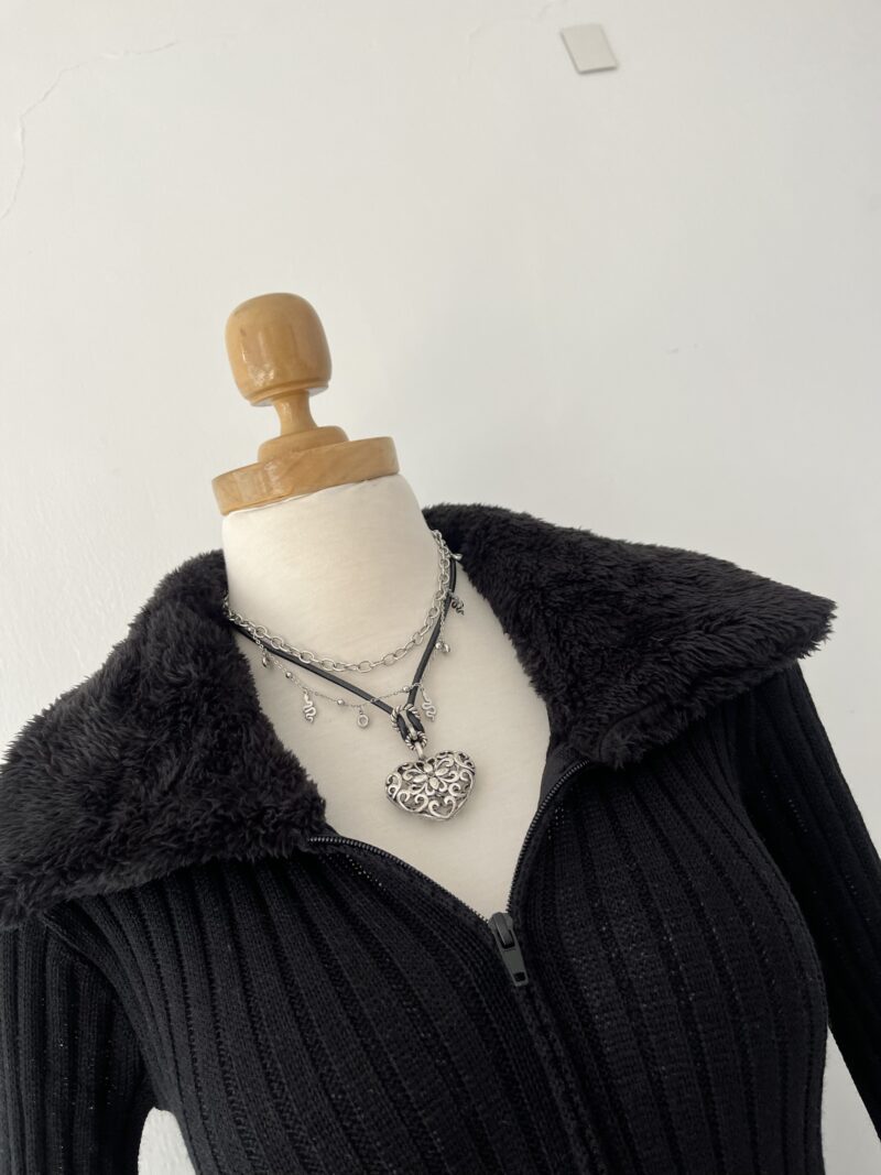 Black cardigan with plush - Imagen 4