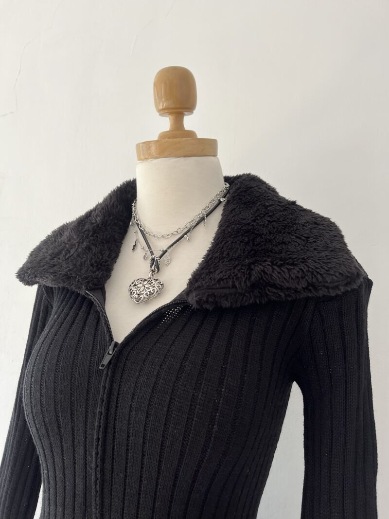 Black cardigan with plush - Imagen 5