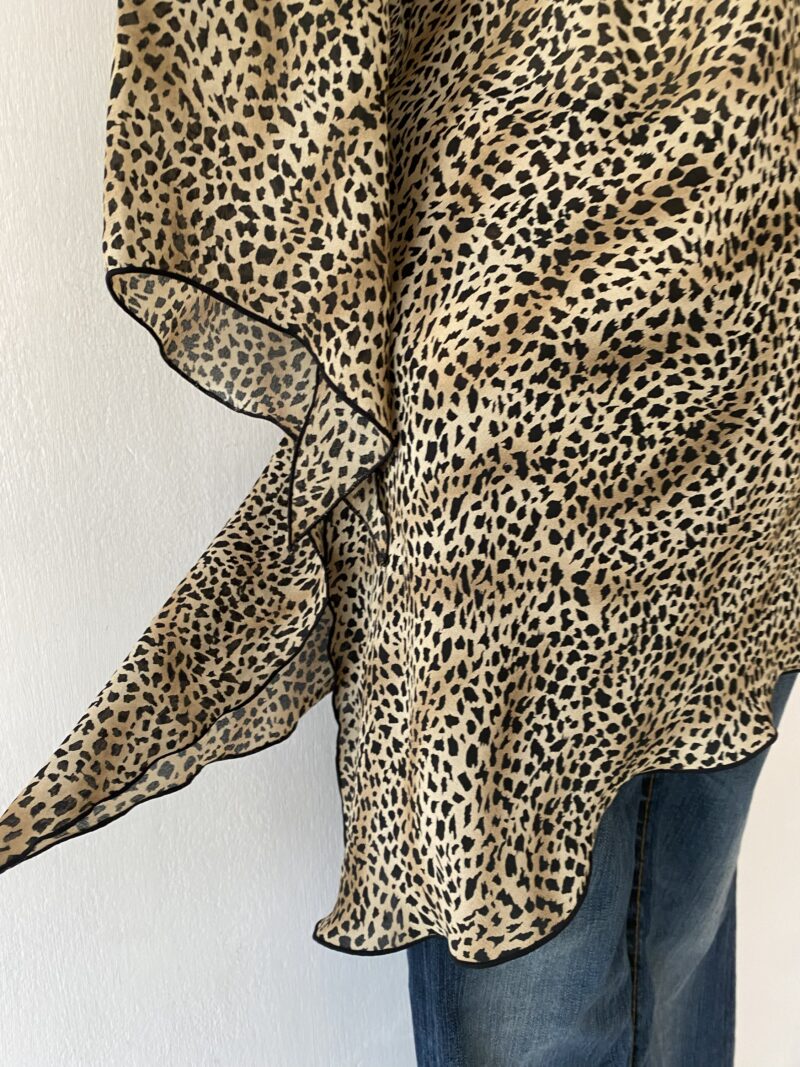 Long asymmetrical blouse - Imagen 4