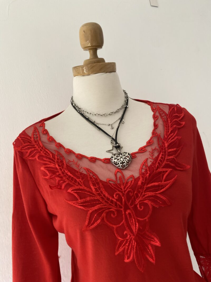 Red blouse with bell sleeves - Imagen 2