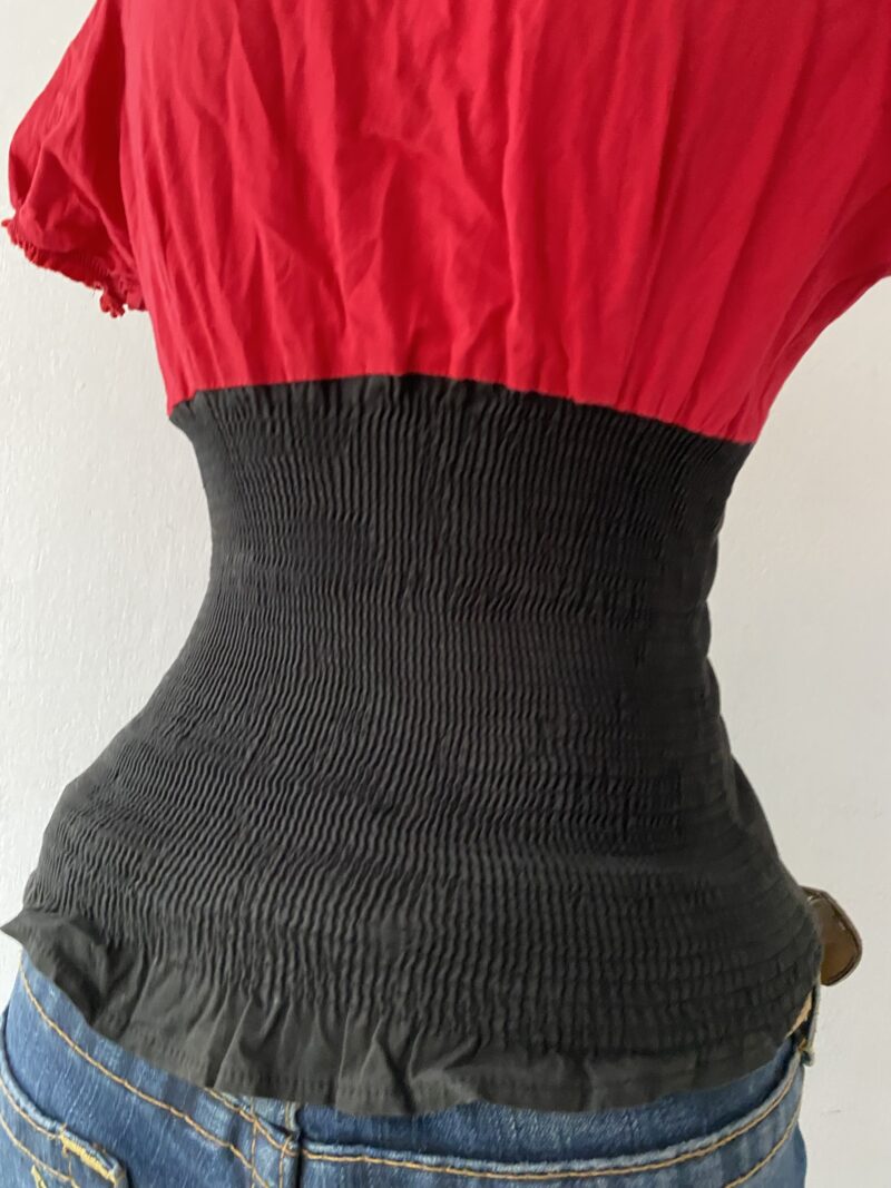 Red and black blouse with belt - Imagen 4